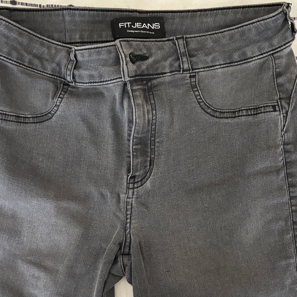 FITJEANS Women's Charcoal Skinny Jeans